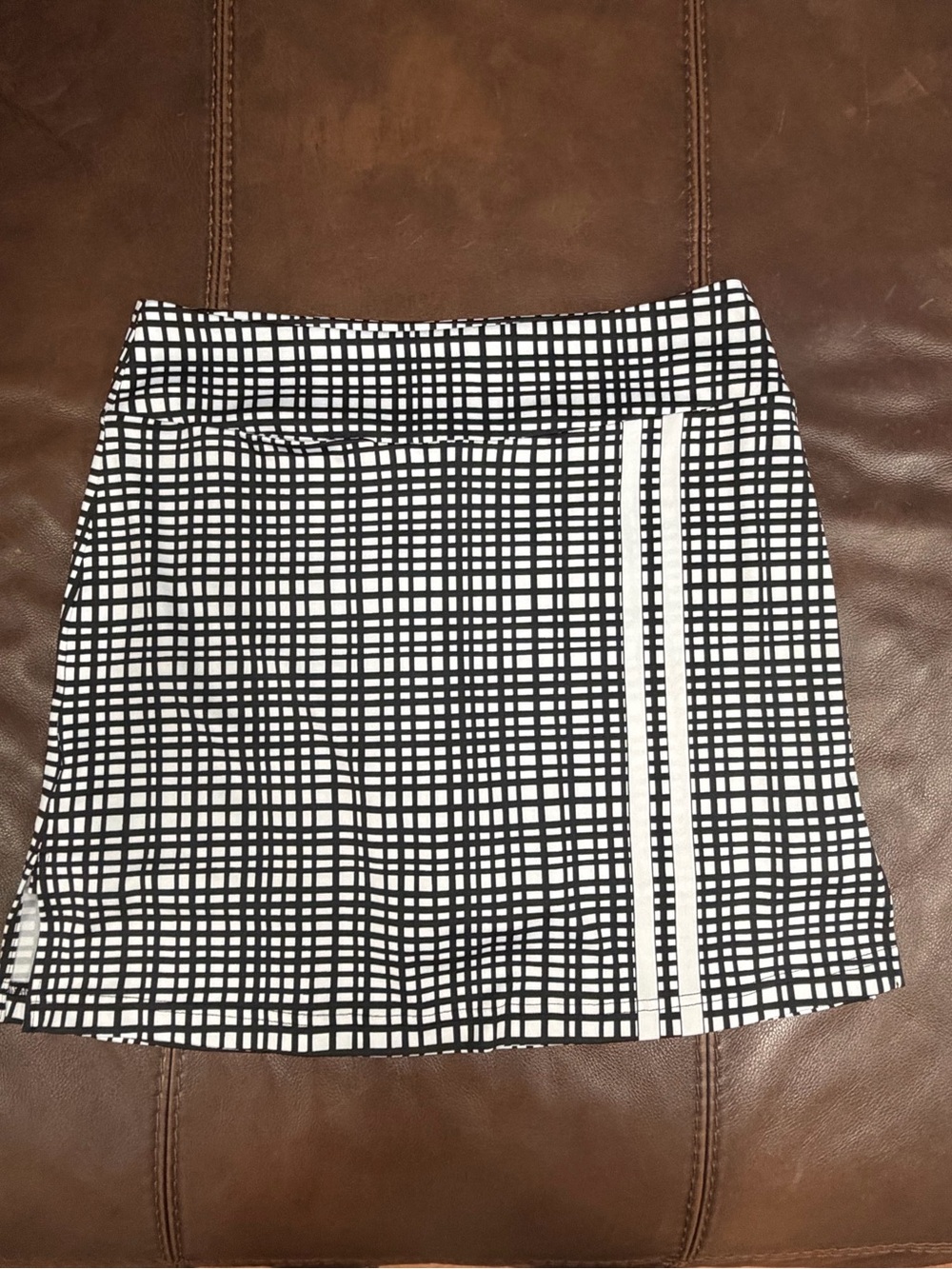 Golftini Black & White Grid Mini Skort!! with Side Stripe. Lg. #270 EUC!!